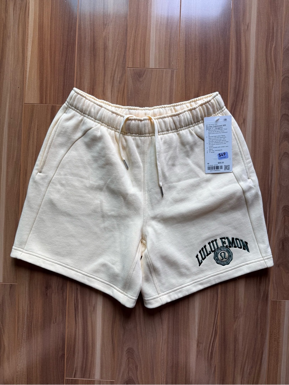 NWT Lululemon Scuba Mid-Rise Oversized Short 7" *Graphic - size M
